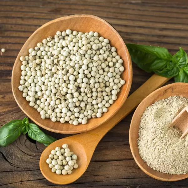 Hạt và bột tiêu sọ